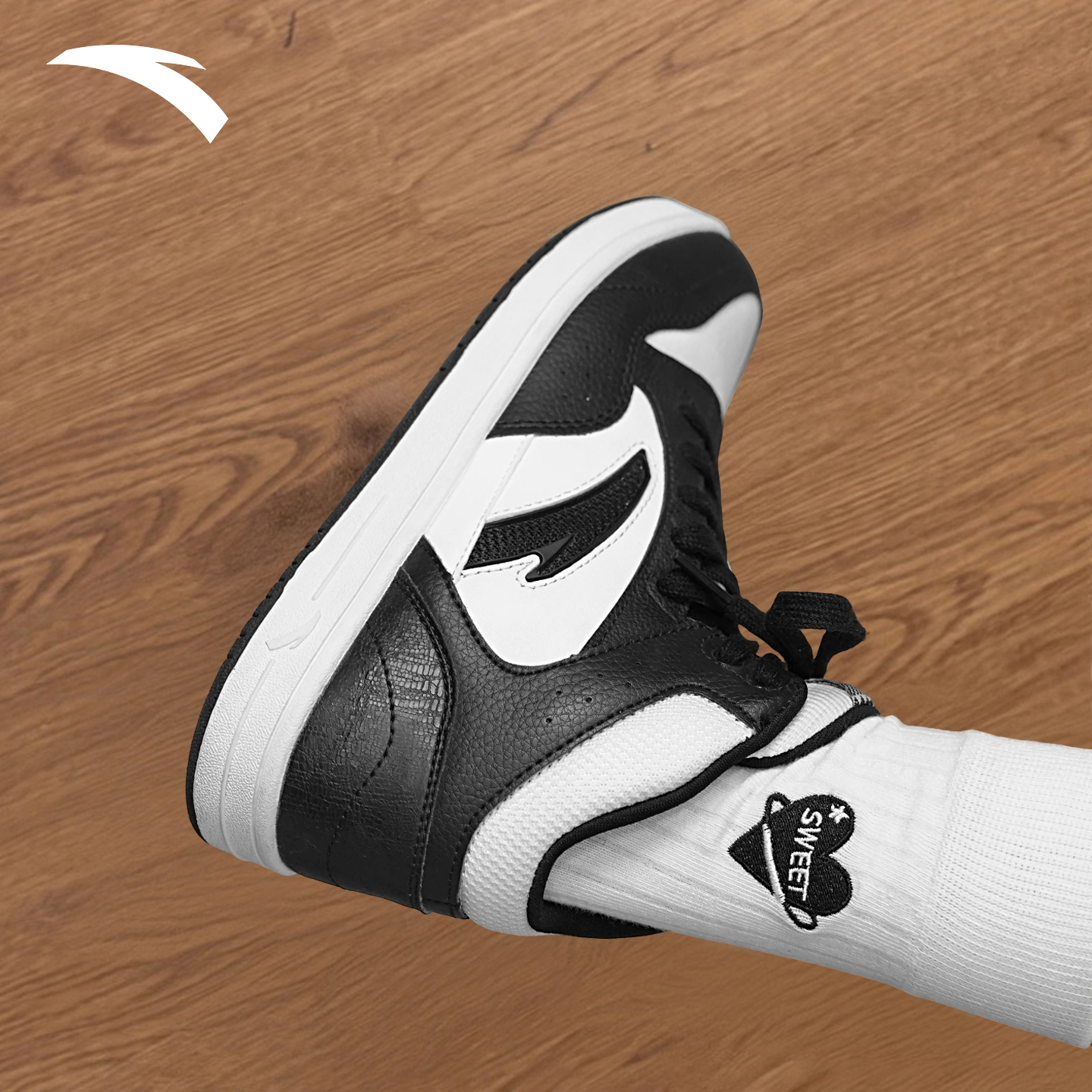 安踏高帮板鞋女2025新款软底回弹