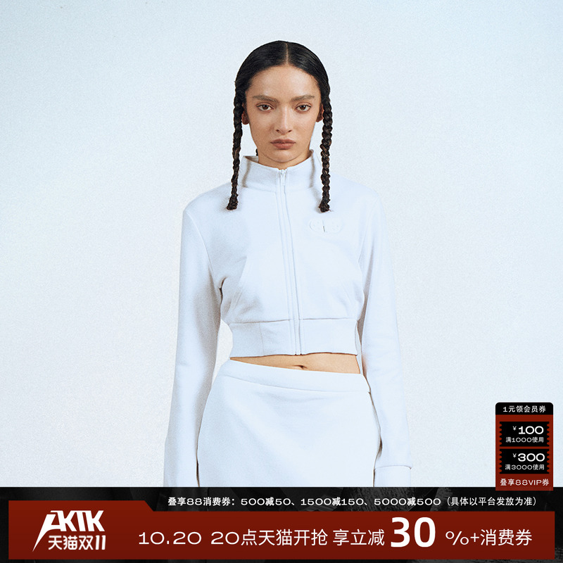 AKTK上衣2024夏季新品高领合体卫衣小众设计感刺绣锁扣截短式夹克