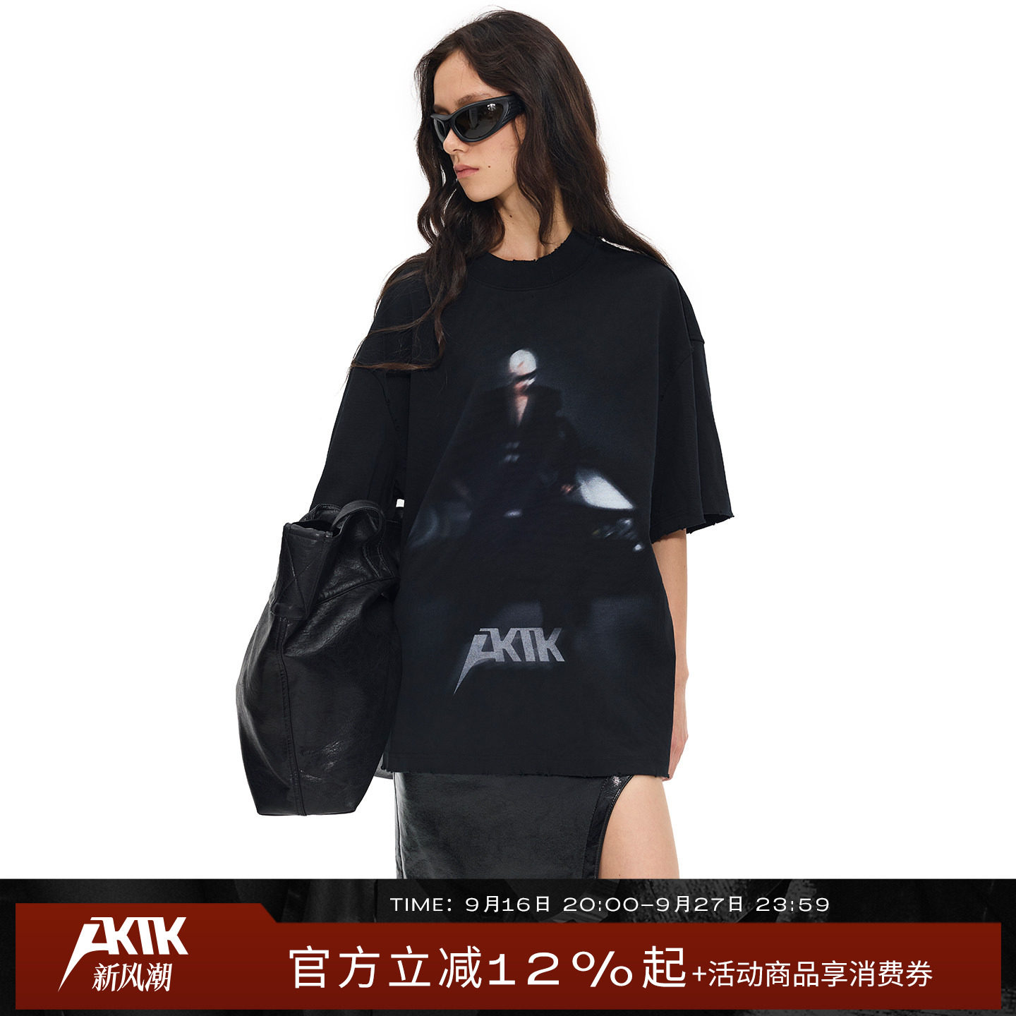 AKTK【云旗同款】方形牌人像晕染休闲宽松圆领黑色短袖T恤女士图片
