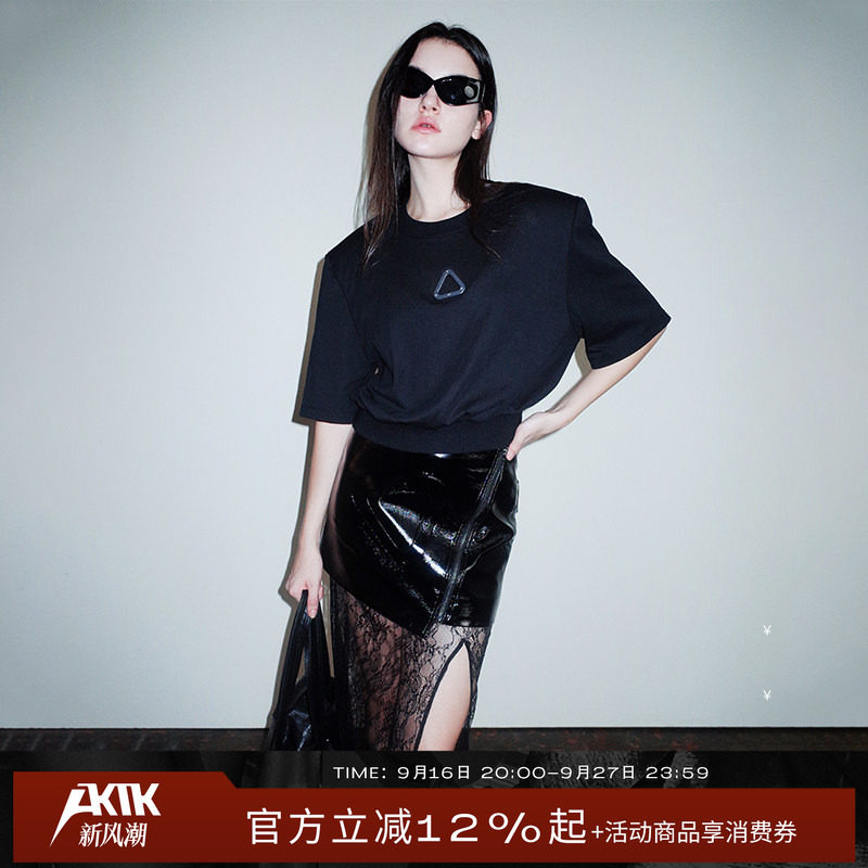 AKTK【魏辰明星同款】收腰宽松百搭廓肩三角金属牌短袖女t恤夏图片