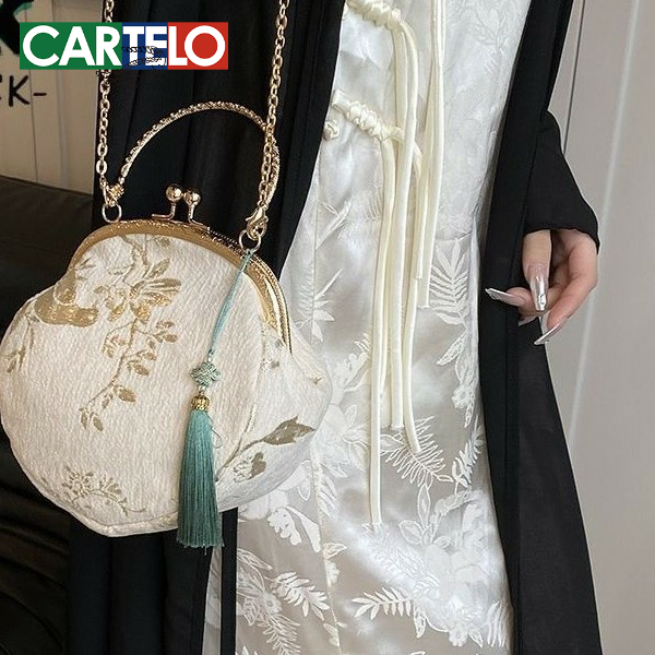 新中式国风汉服包包女新款流行百搭链条斜挎包超火手提流苏口金包