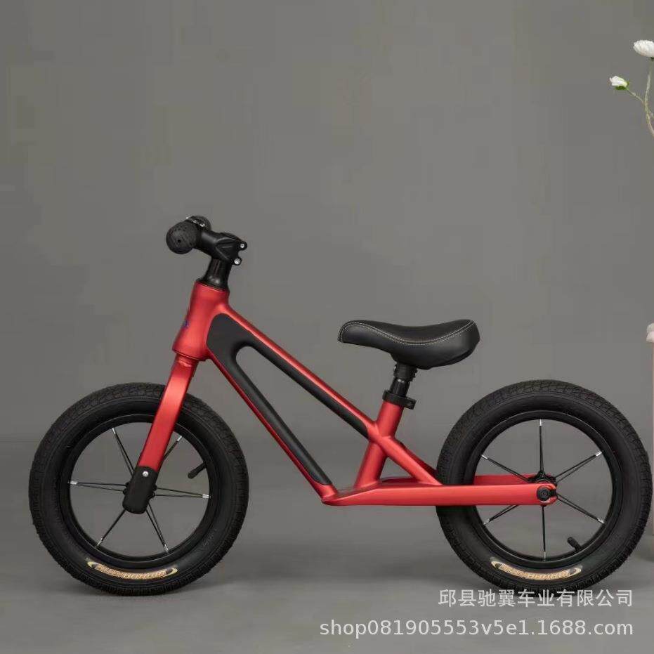 2023新款儿童2-3-6岁无脚踏平衡车滑行车学步车闪光灯小孩自行