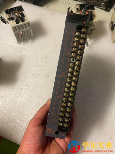 三菱PLC QY13L 700