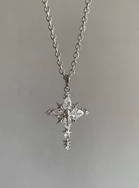哇~是清冷感的雪花十字架项链哦