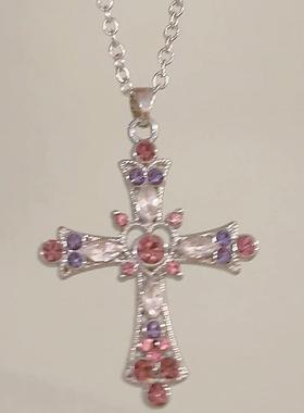 超适合甜辣风的十字架项链~