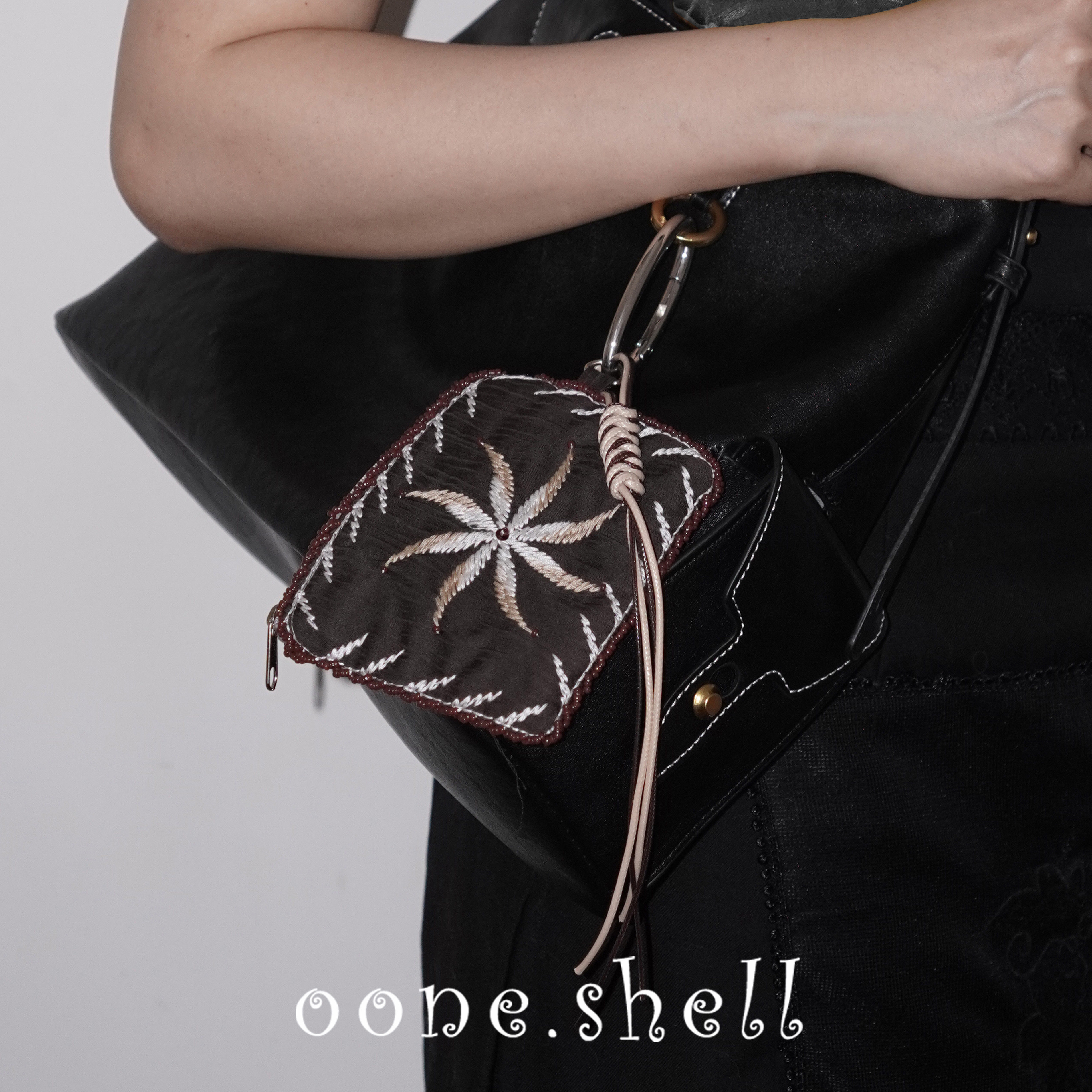 一颗贝壳 包包挂件钥匙书包配饰装饰手工刺绣串珠收纳零钱耳机包