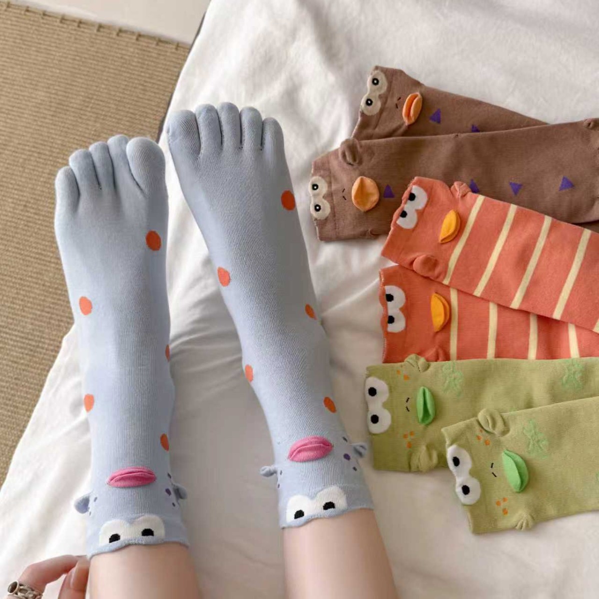 纯棉无骨分趾小丑鱼中筒袜女