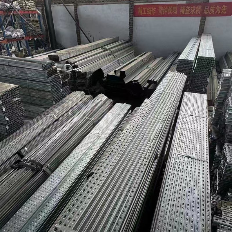 光伏支架配件热镀锌C型钢抗震支架檩条管U型槽钢41/21镀锌C型钢图片