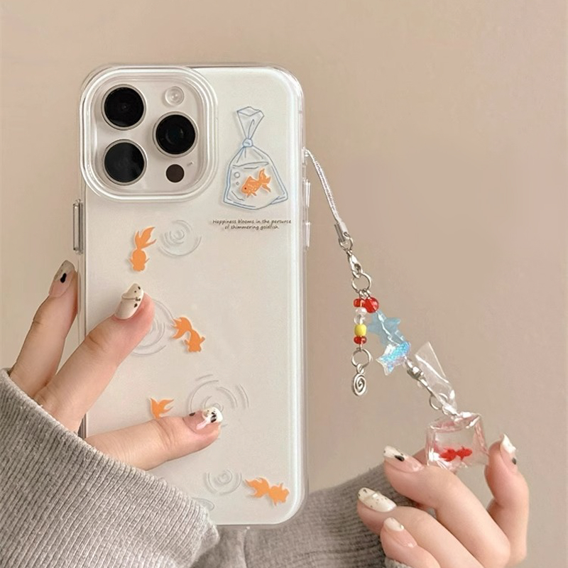 ins夏天简约小金鱼挂件适用于苹果16promax手机壳iphone15/14全包xsmax创意13proxr女12mini小众11pro白底IMD