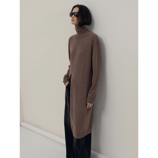 裙子B883 新款 322WORKHOUSE宽松长袖 高领针织开叉连衣裙女2025冬季