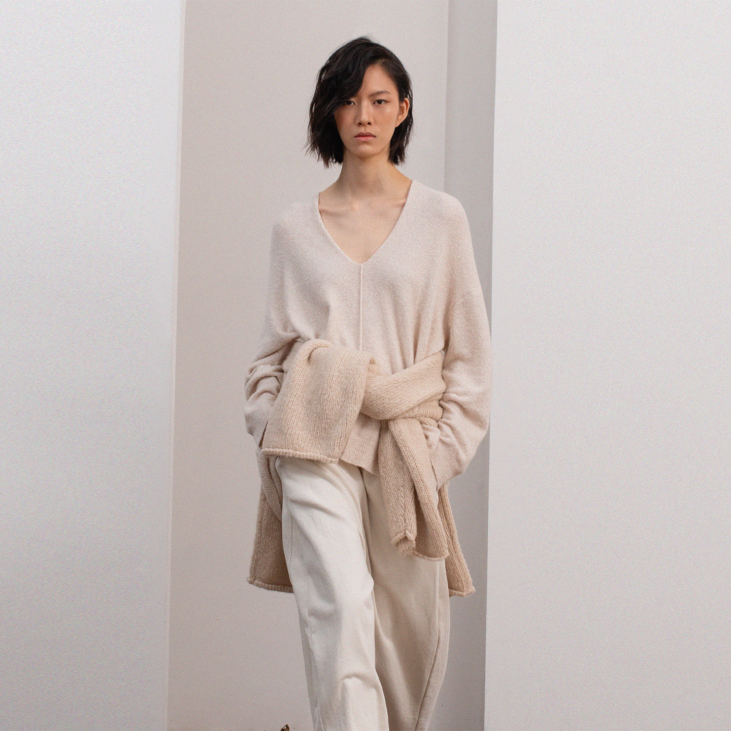 圈圈纱棉混纺V领针织套头衫