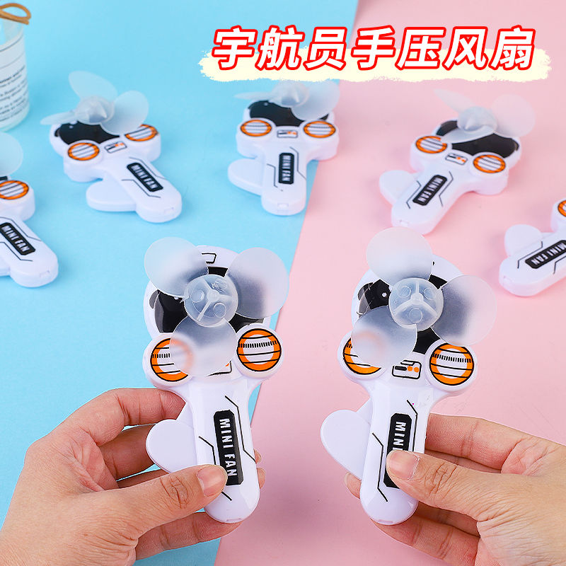 新款创意太空人手压户外便携宇航员手持风扇扇子学生奖品礼物