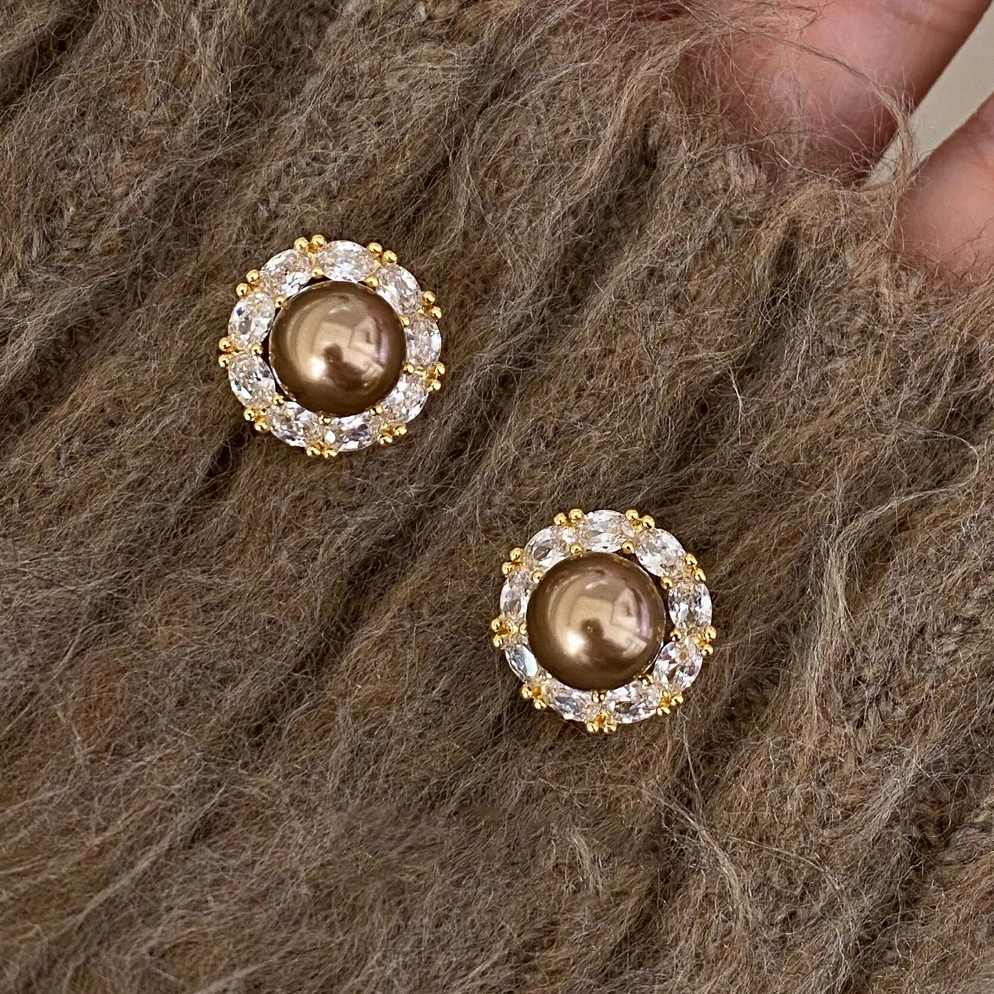 老钱风咖色仿锆石珍珠耳钉女2025