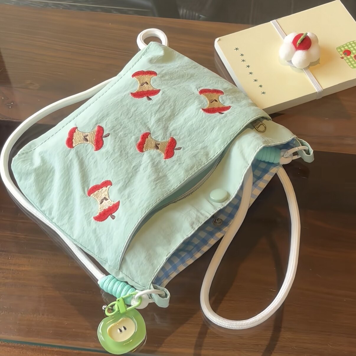 韩系少女心刺绣苹果斜挎包迷你布袋学生帆布包日系软妹单肩小方包