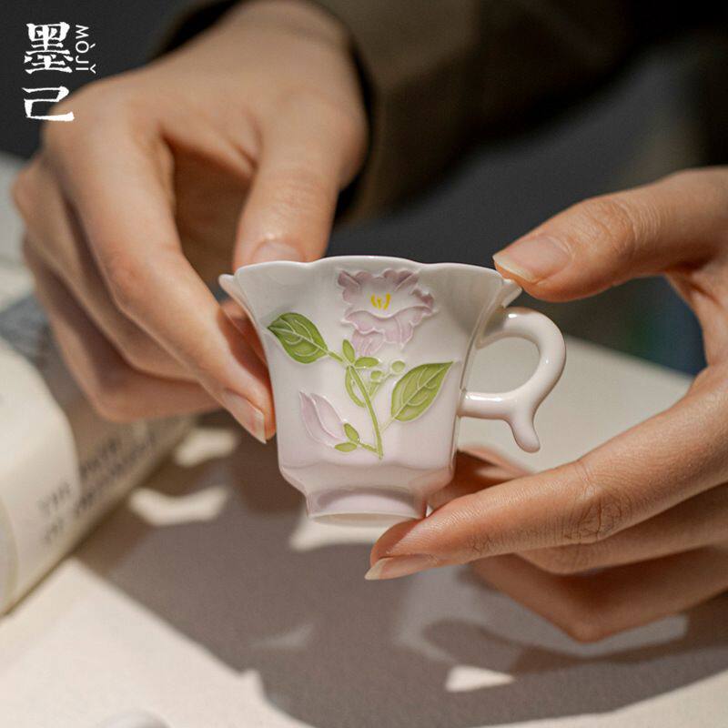 墨己玉泥绯紫映晨手绘日式花口提耳茶杯功夫茶具陶瓷品茗杯家用