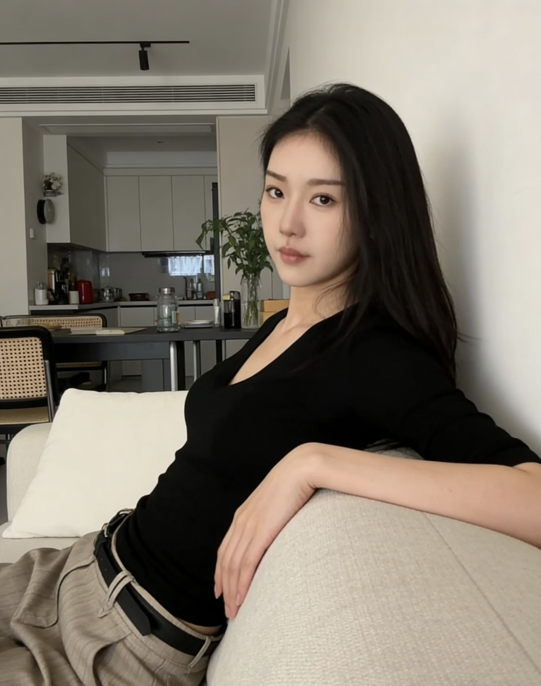 高级感黑色V领中袖t恤女春季内T恤