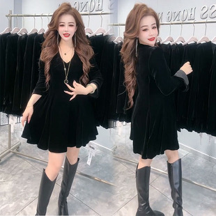 网红爆款高级减龄洋气中长款遮肉显瘦丝绒V领小黑裙轻熟风连衣裙
