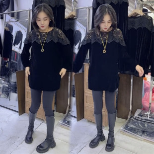 蕾丝拼接丝绒t恤女2026秋季宽松显瘦圆领中长款减龄设计感打底衫