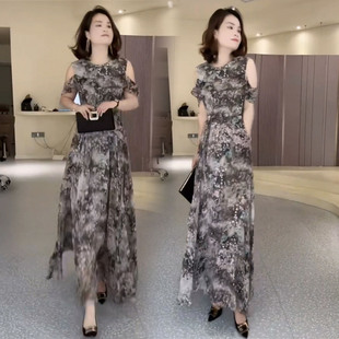 通勤风气质大花连衣裙女2026夏季洋气女神露肩设计感显瘦大摆长裙