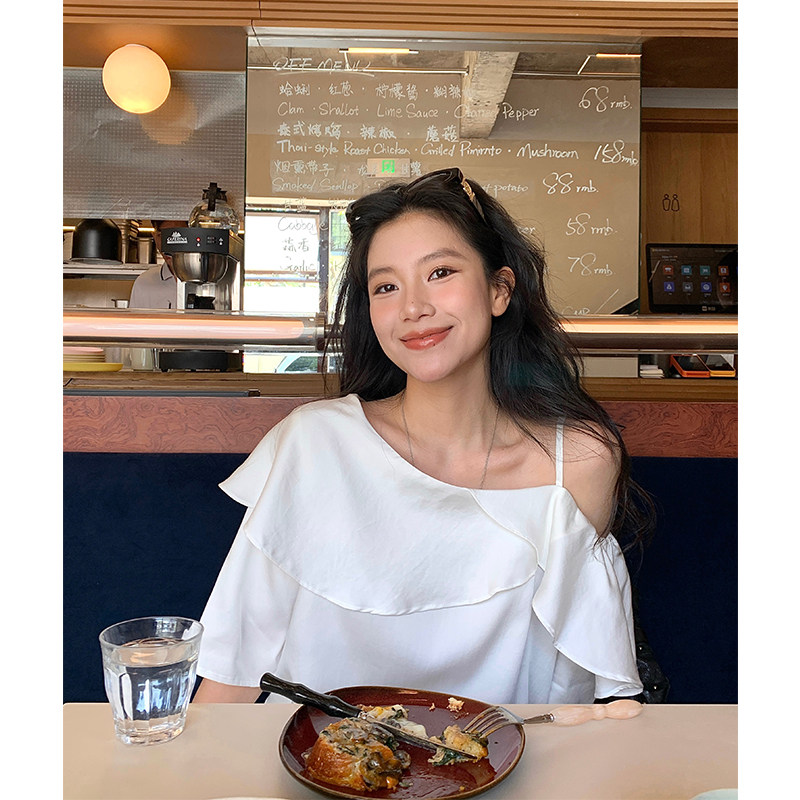 DaqianwithU 天丝漏肩短袖缎面斜肩上衣女荷叶边夏季慵懒白色衬衫,女装/女士精品,衬衫,淘宝优惠券,粉丝福利购,淘宝优惠卷