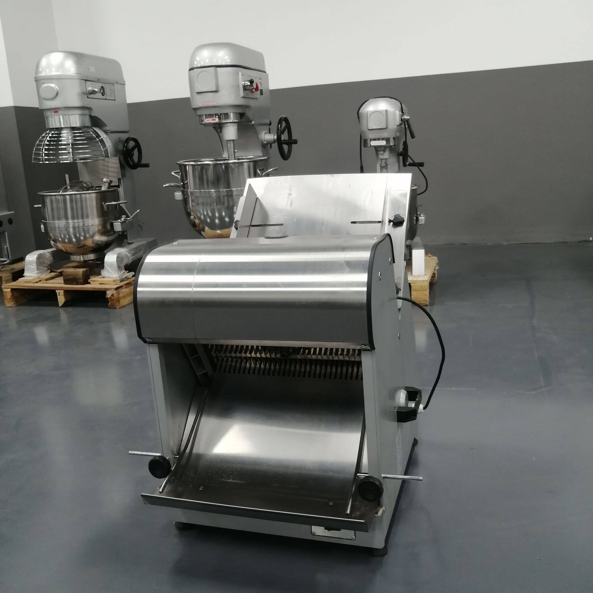 现货面包切片机 12mm方包切片机 不锈钢刀片商用馒头吐司切片机器