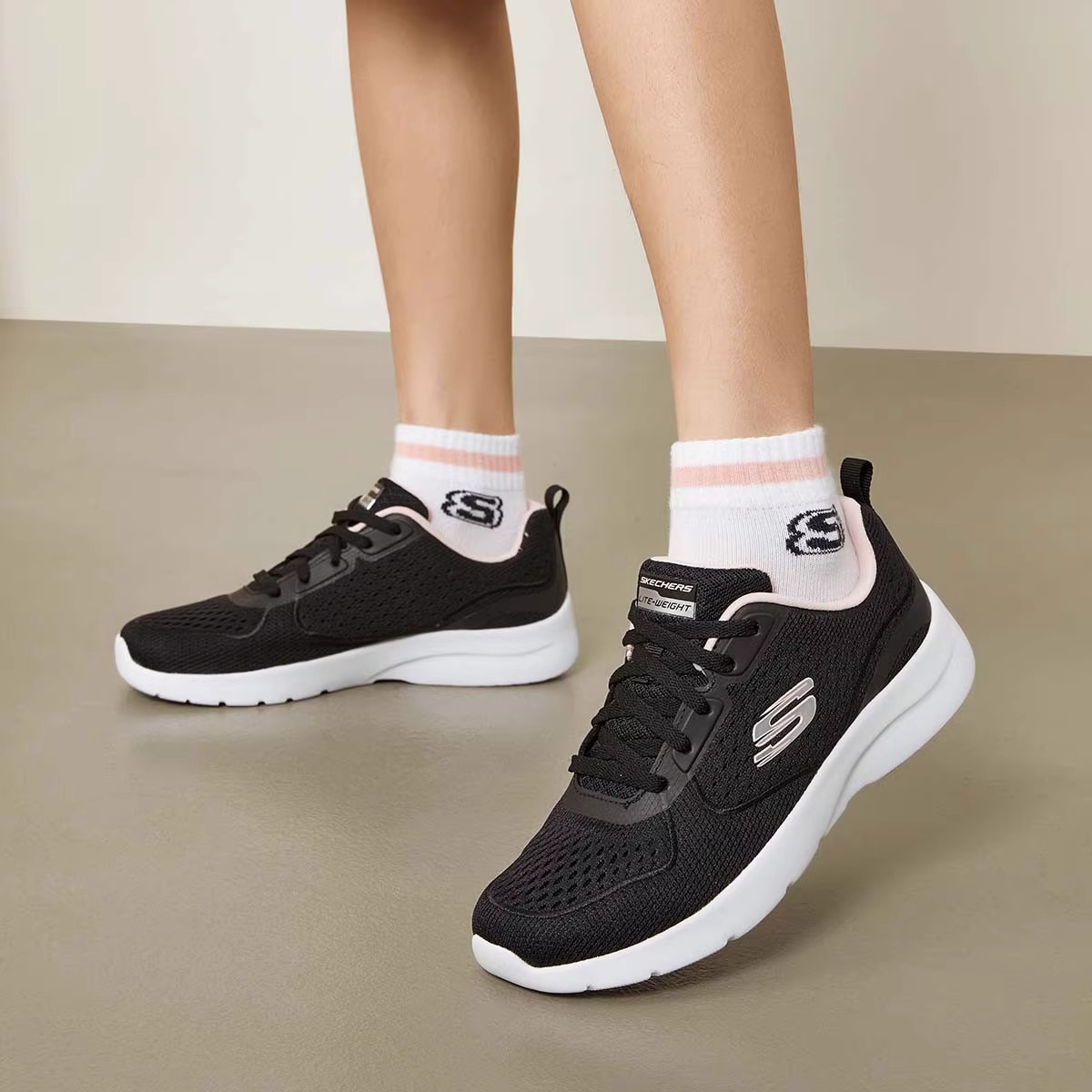 Skechers缓震休闲女子系带运动鞋