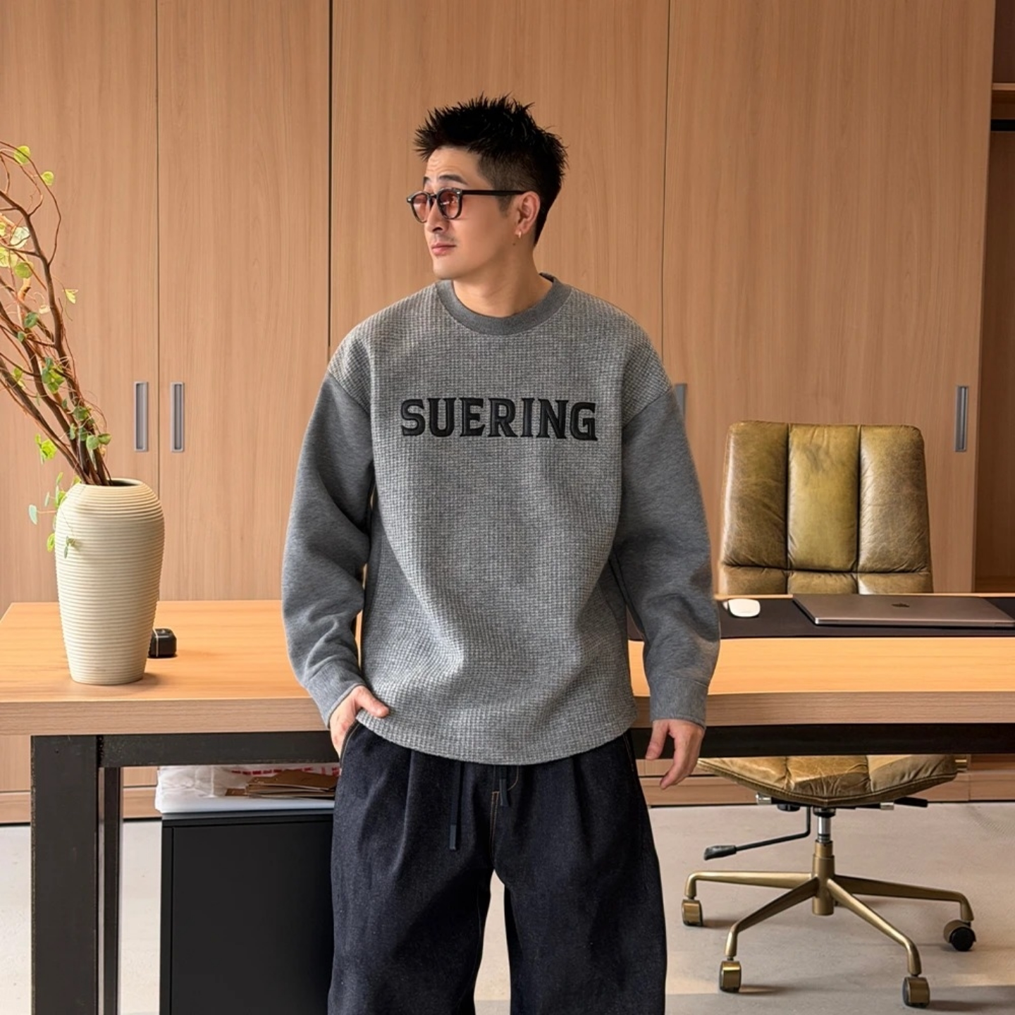 秋季简约风字母印花圆领卫衣男