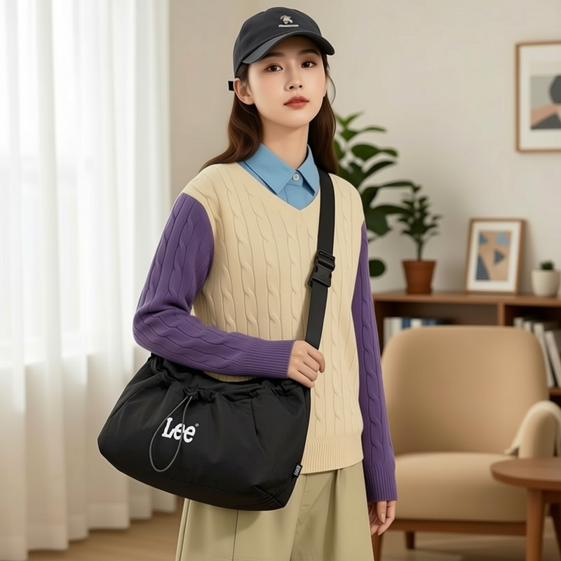 Lee秋冬大容量泡芙包时尚百搭斜挎包女生轻便休闲背包通勤单肩包