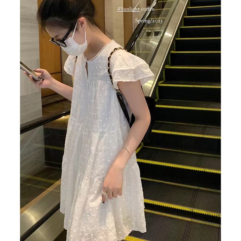 孕妇甜美b刺绣小飞袖小个子连衣裙夏季设计感波点宽松长裙小清新