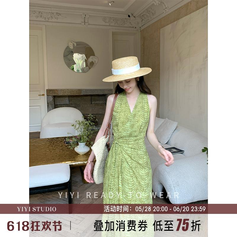 [绿野仙踪]小个子度假风绿色V领连衣裙女夏新款系带无袖收腰长裙