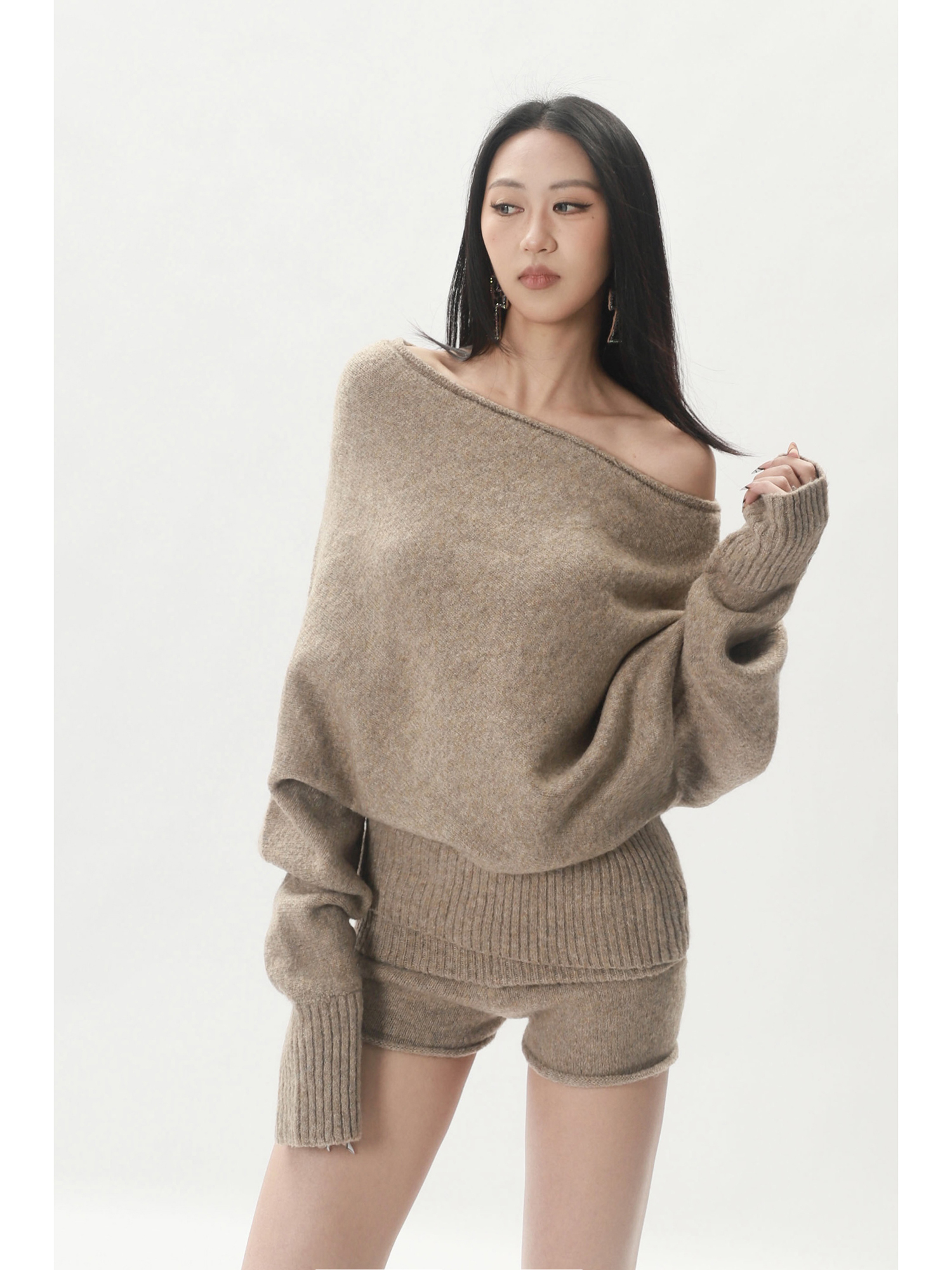 2025 Spring and Autumn Hot Girl Pure Desire Style Sexy Off-Shoulder Slimming High-Waisted Sweater + Solid Color Knitted Shorts Set for Women Trendy