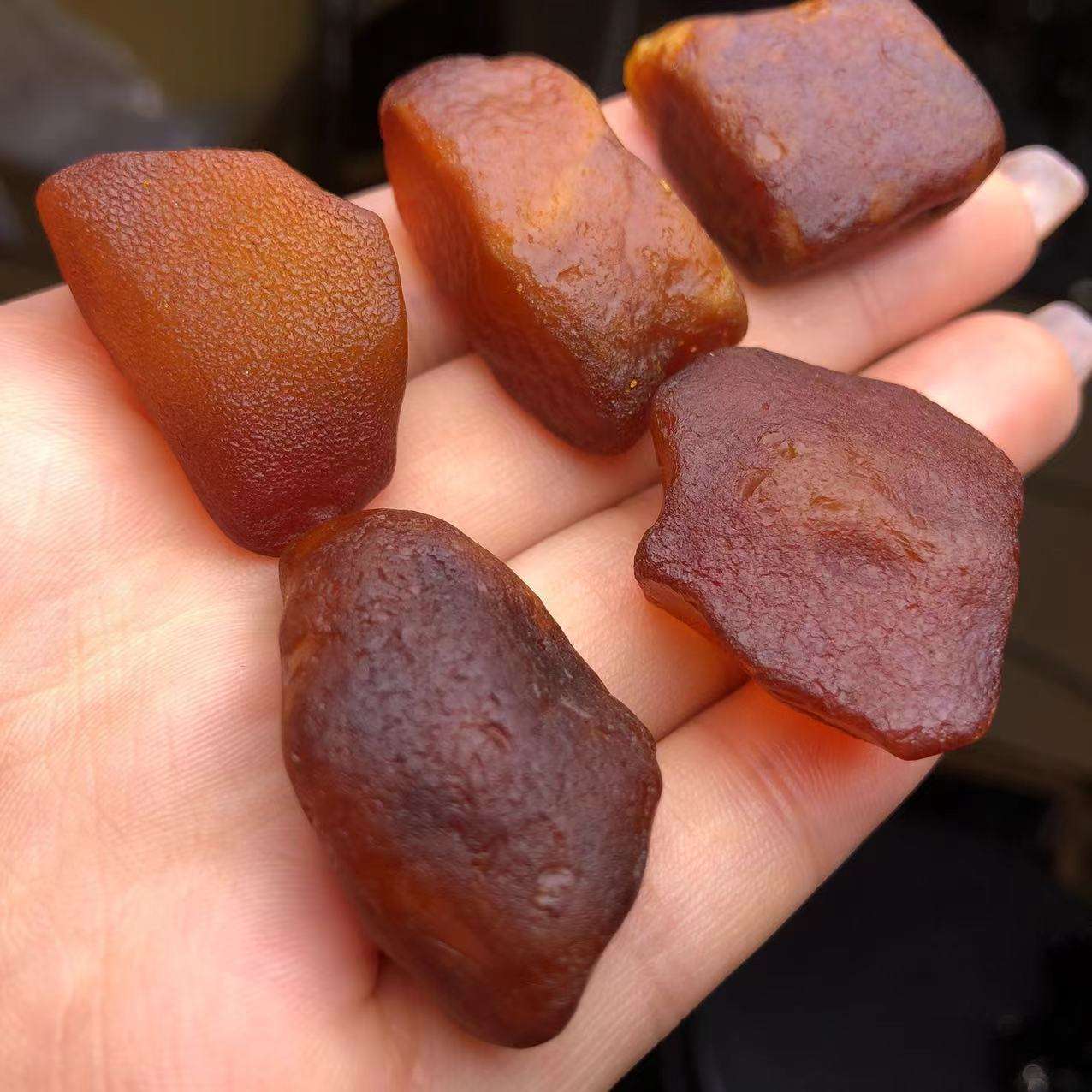 天然蜜蜡原石带皮原矿随型橘皮老蜡 量大从优厂家直售波罗的海