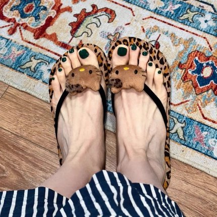 hellokitty豹纹人字拖女夏外穿防滑高级感辣妹海边沙滩夹趾凉拖鞋