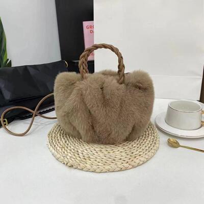 南瓜包手提新款褶皱云朵包小众感斜挎包仿兔毛毛绒包包