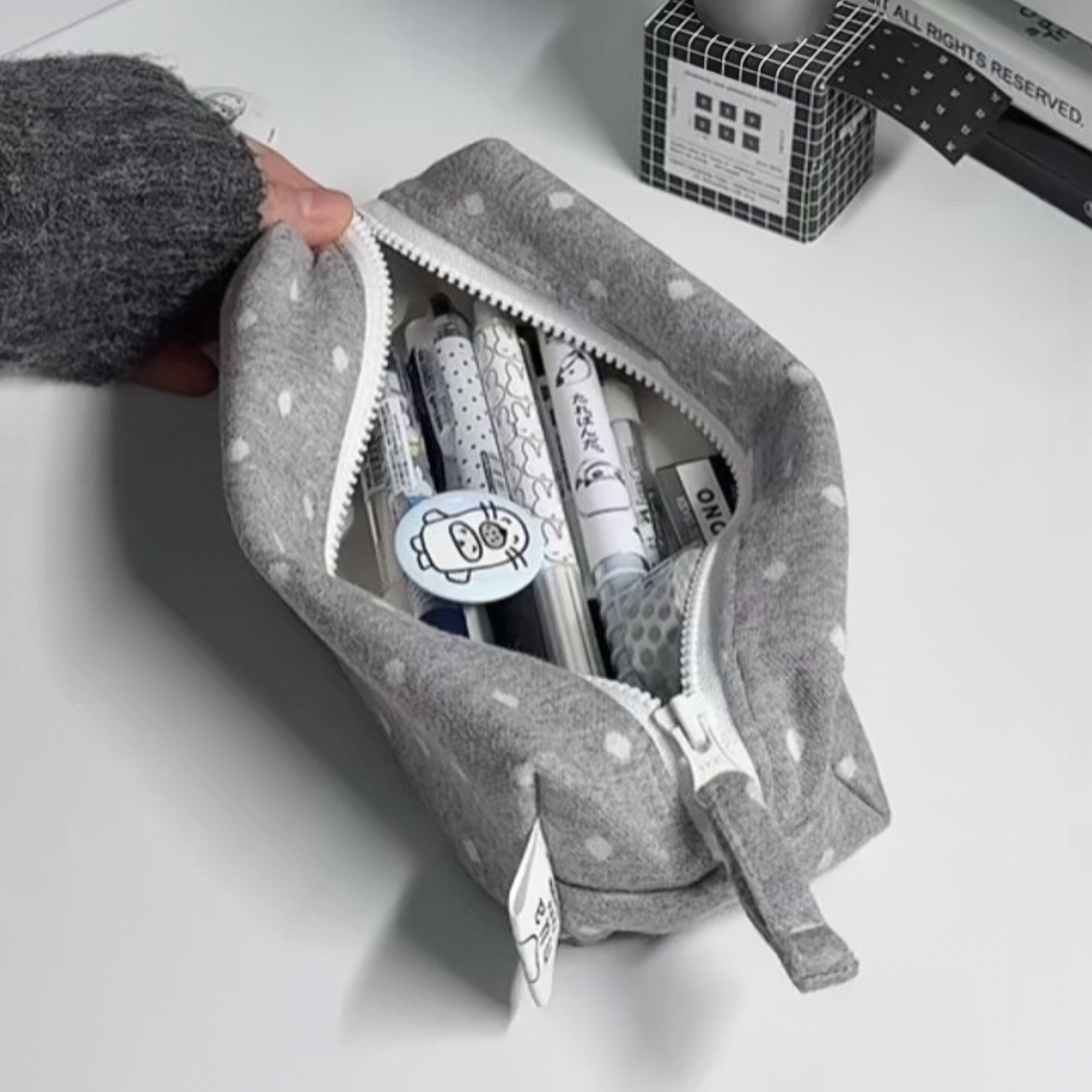 2025超火韩系波点笔袋简约高颜值ins风大容量女学生文具收纳盒,文具电教/文化用品/商务用品,笔袋,淘宝优惠券,粉丝福利购,淘宝优惠卷