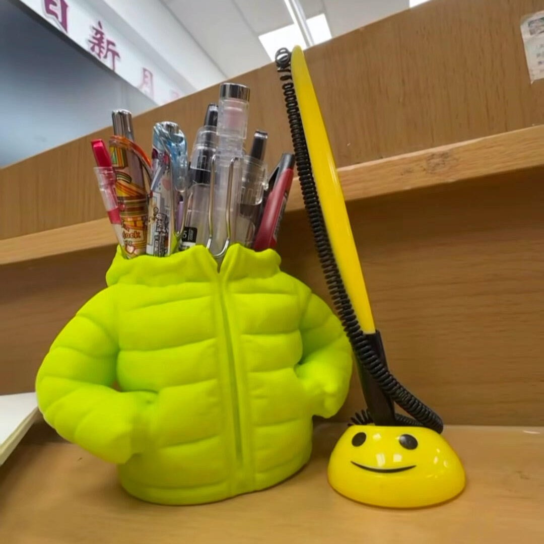 3D打印秋冬羽绒服抽象搞笑笔筒教室办公室桌面收纳摆件送朋友礼物