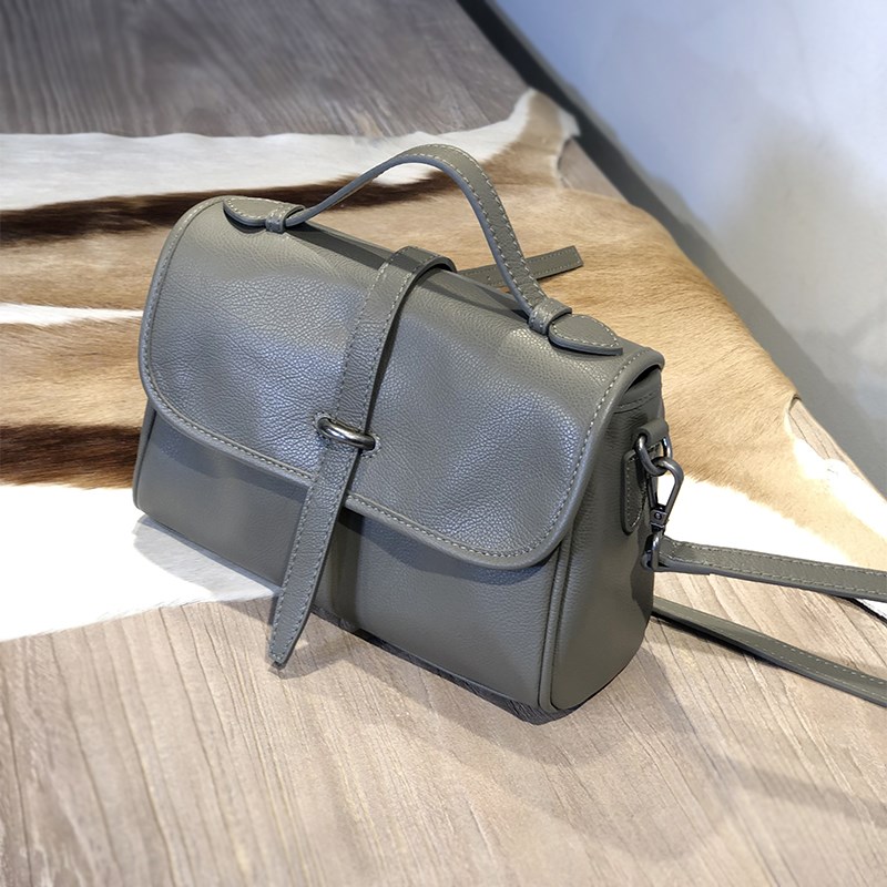 高级感真皮邮差包小包灰色女日韩斜挎包休闲头层牛皮单肩挎包女潮