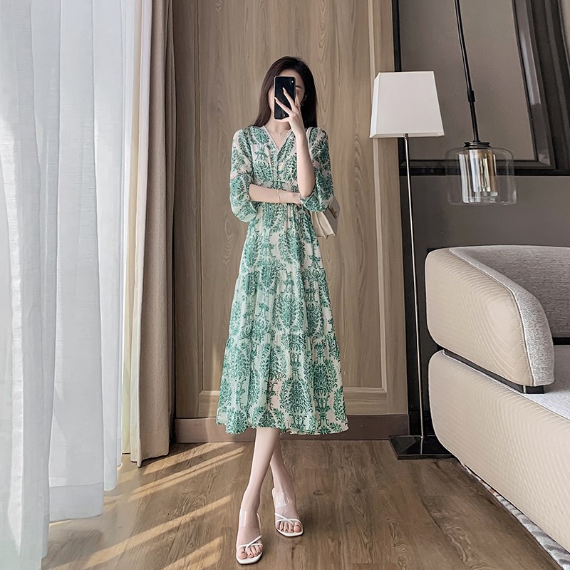 温柔风雪纺碎花连衣裙女春秋季2024新款遮肚子气质显瘦v领a字裙子