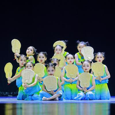 多想还小舞蹈服道具扇子