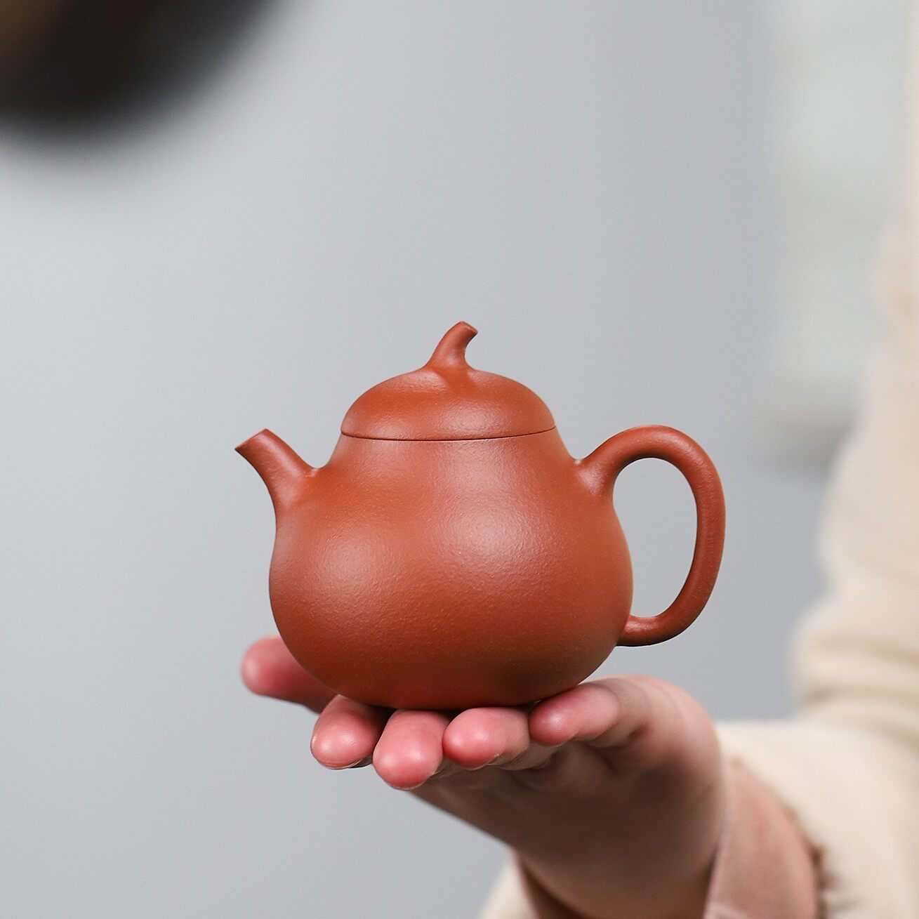宜兴半手工原矿球孔紫砂茄瓜茶壶
