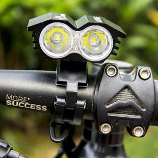 强光自行车前灯超亮夜骑照明灯山地车灯充电式户外探照灯骑行装备