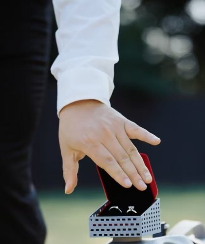 定制宇树Go2pro air系列云生处智能机器狗头部求婚戒指盒定制