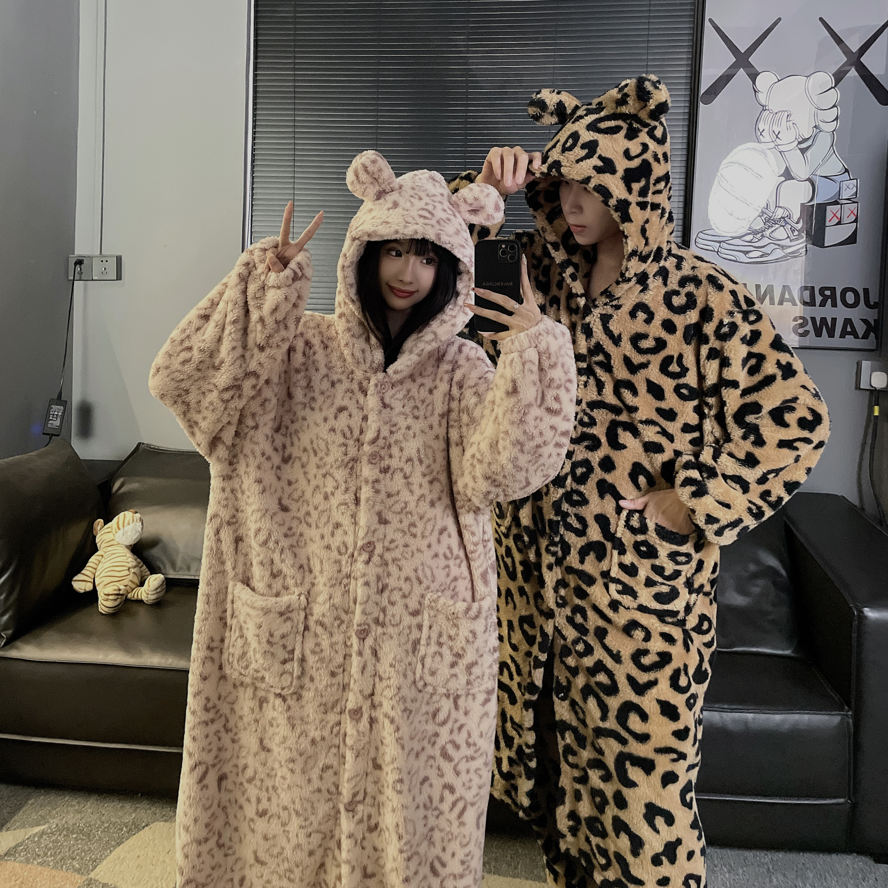 珊瑚绒睡衣女冬季加绒加厚豹纹连帽睡袍长裤两件套装家居服可外穿