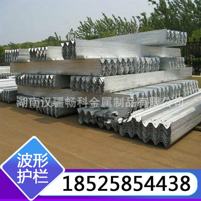 热销波形护栏高速公路镀锌安全防撞护栏板厂家 现货供应