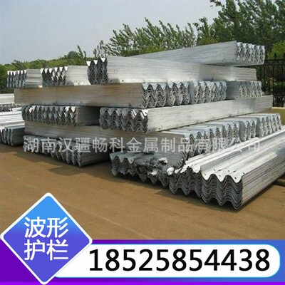热销波形护栏高速公路镀锌安全防撞护栏板厂家 现货供应