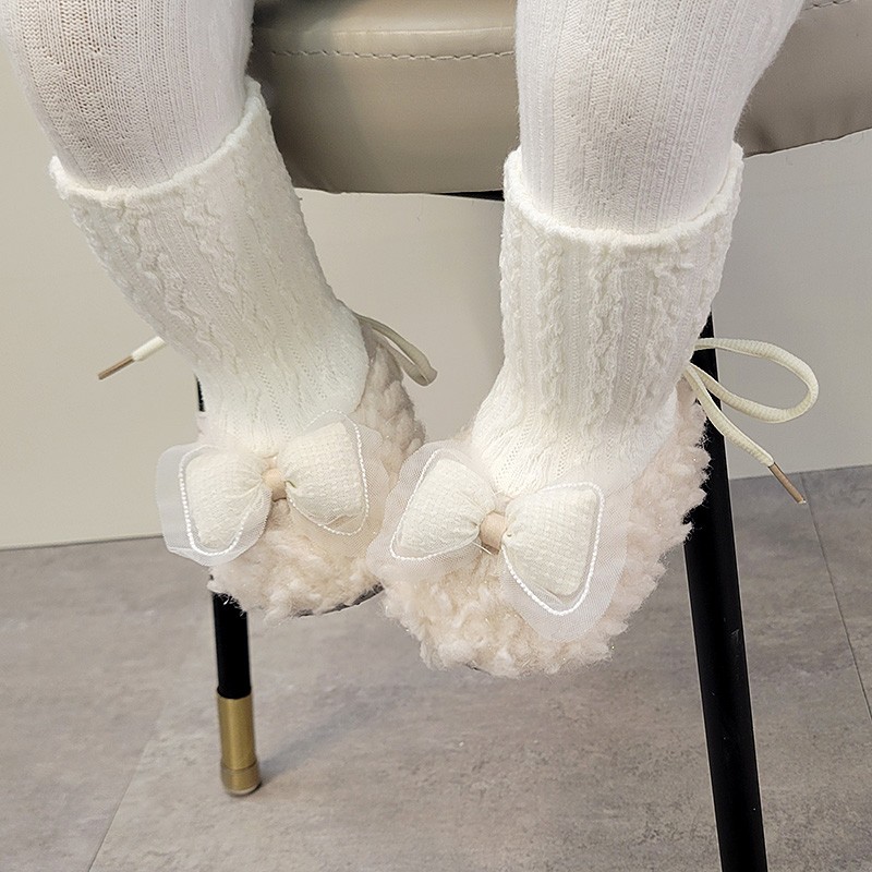 毛绒绒婴儿鞋子6-12个月0-6小月龄宝宝冬天外出鞋袜步前鞋不掉跟