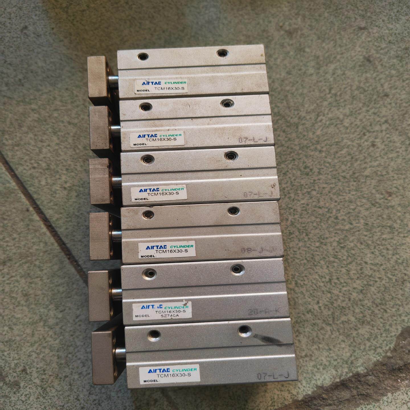 [议价]亚德客tcm16x30-s三轴气缸 正品亚德客气缸 成色新