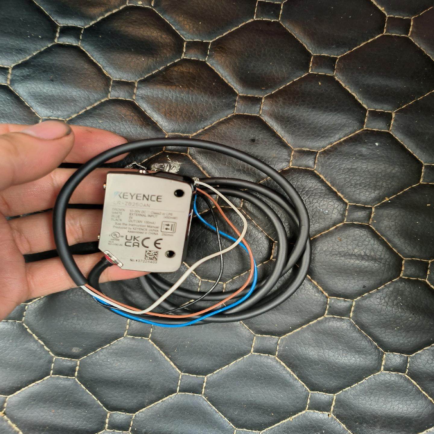 【议价】基恩士LR-ZB250AN拆机的功能包好的线长1米左右单