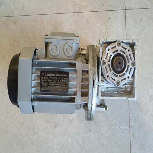 【议价】GS7124南京华调三相电动机220V带双极减速机二手