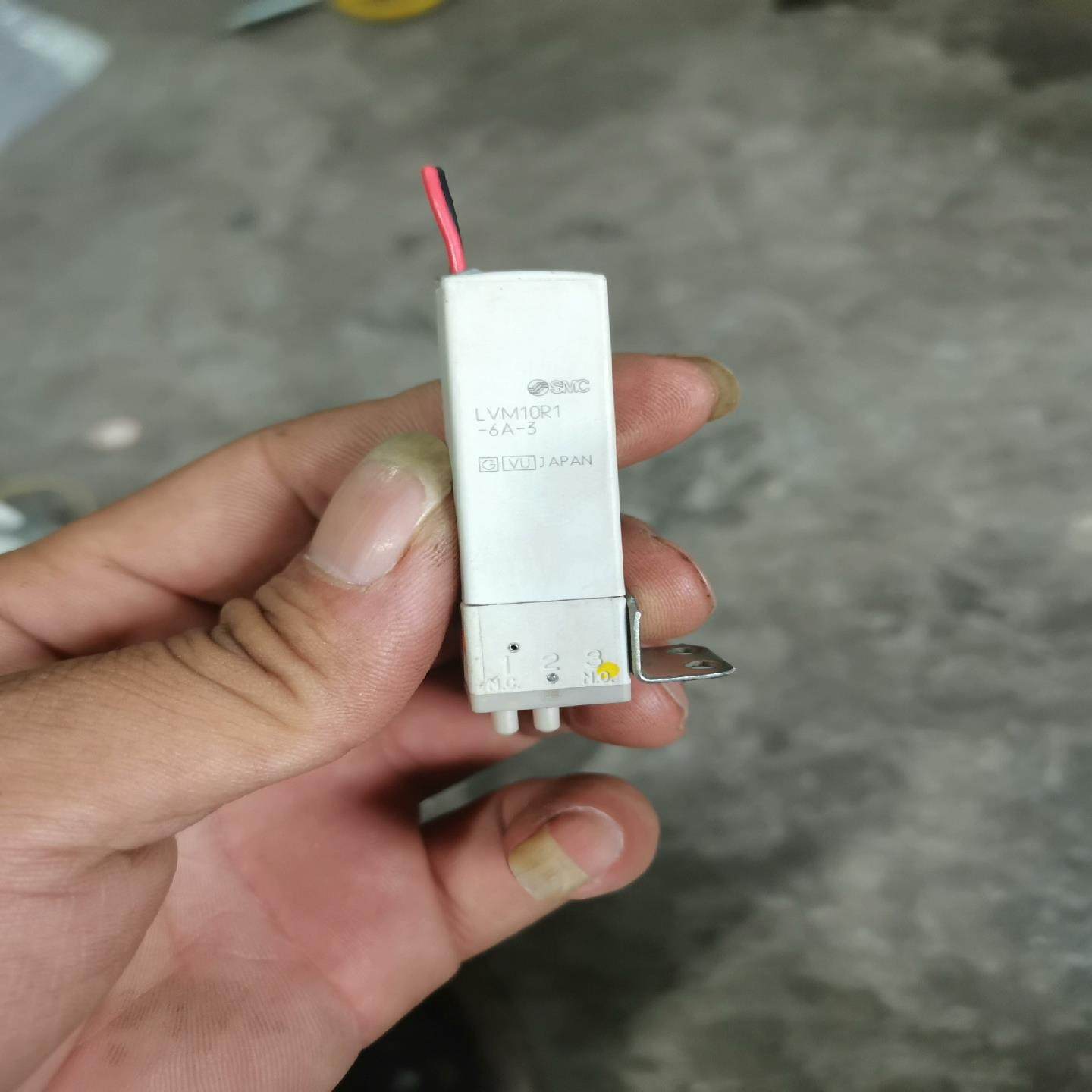 【议价】SMC电磁阀LVM10R1-6A-3